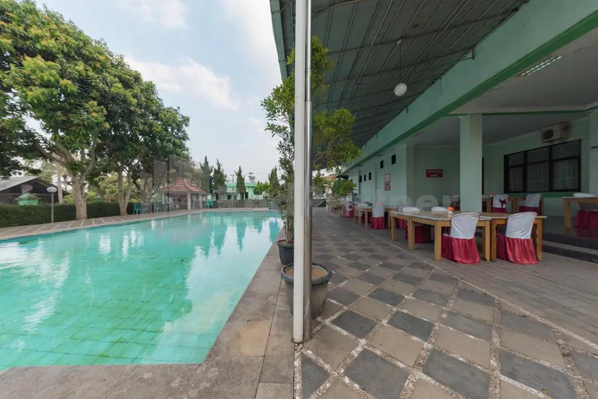 Hotel Ayong Linggarjati Kuningan Mitra Reddoorz 外观 照片