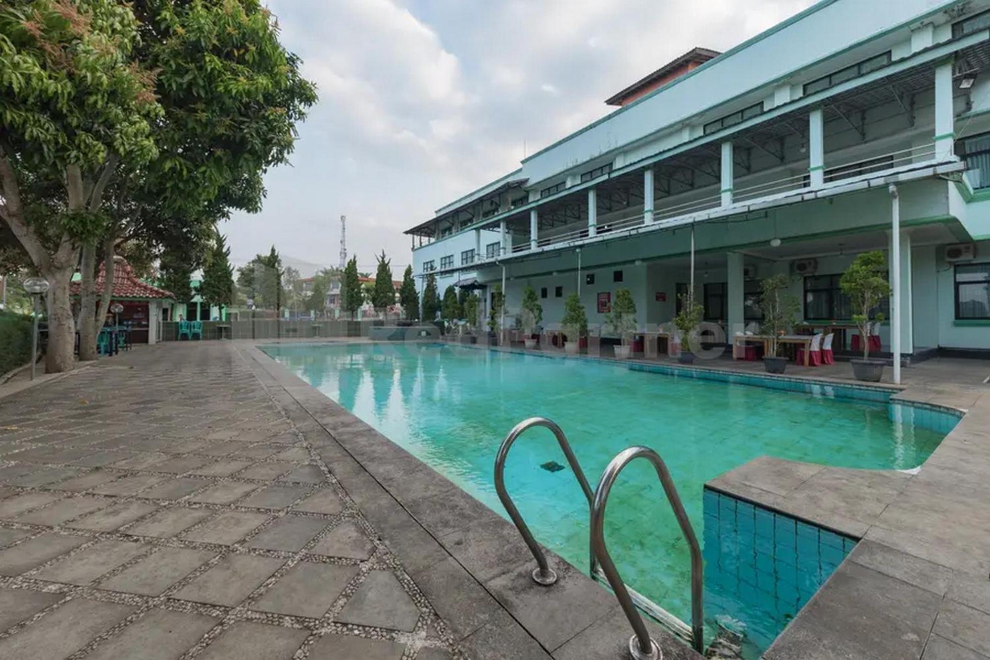 Hotel Ayong Linggarjati Kuningan Mitra Reddoorz 外观 照片