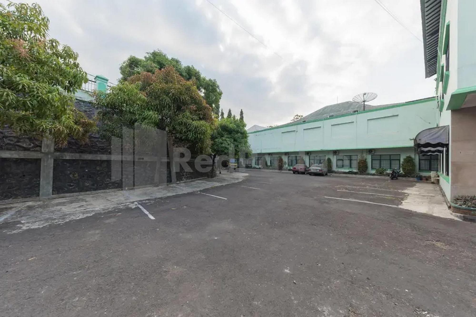 Hotel Ayong Linggarjati Kuningan Mitra Reddoorz 外观 照片
