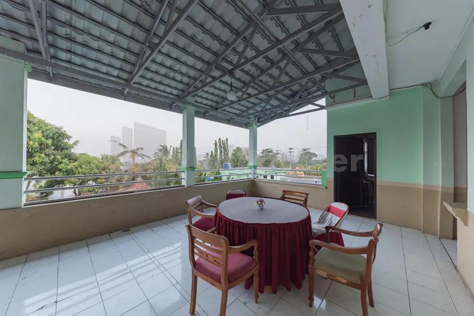 Hotel Ayong Linggarjati Kuningan Mitra Reddoorz 外观 照片