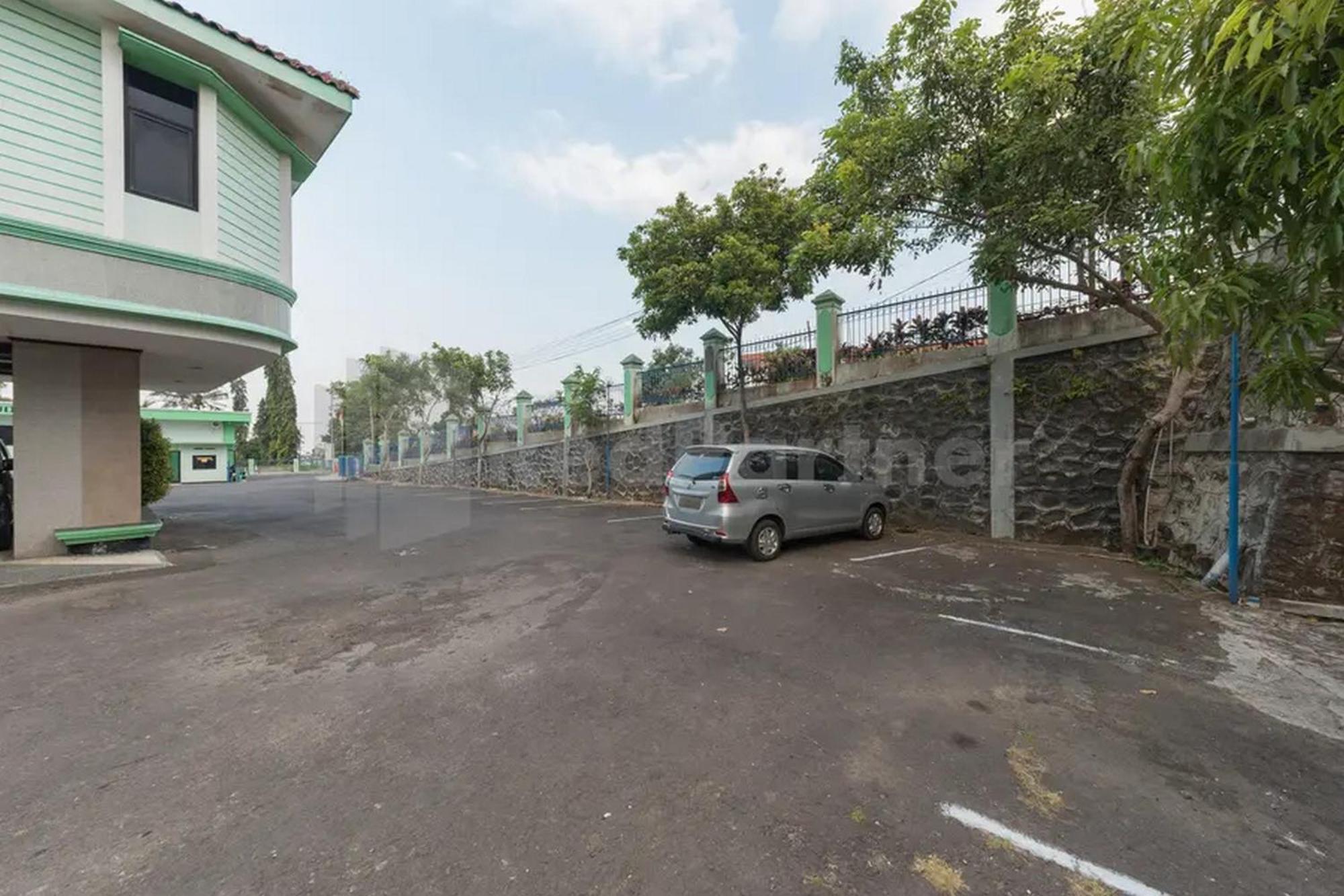 Hotel Ayong Linggarjati Kuningan Mitra Reddoorz 外观 照片