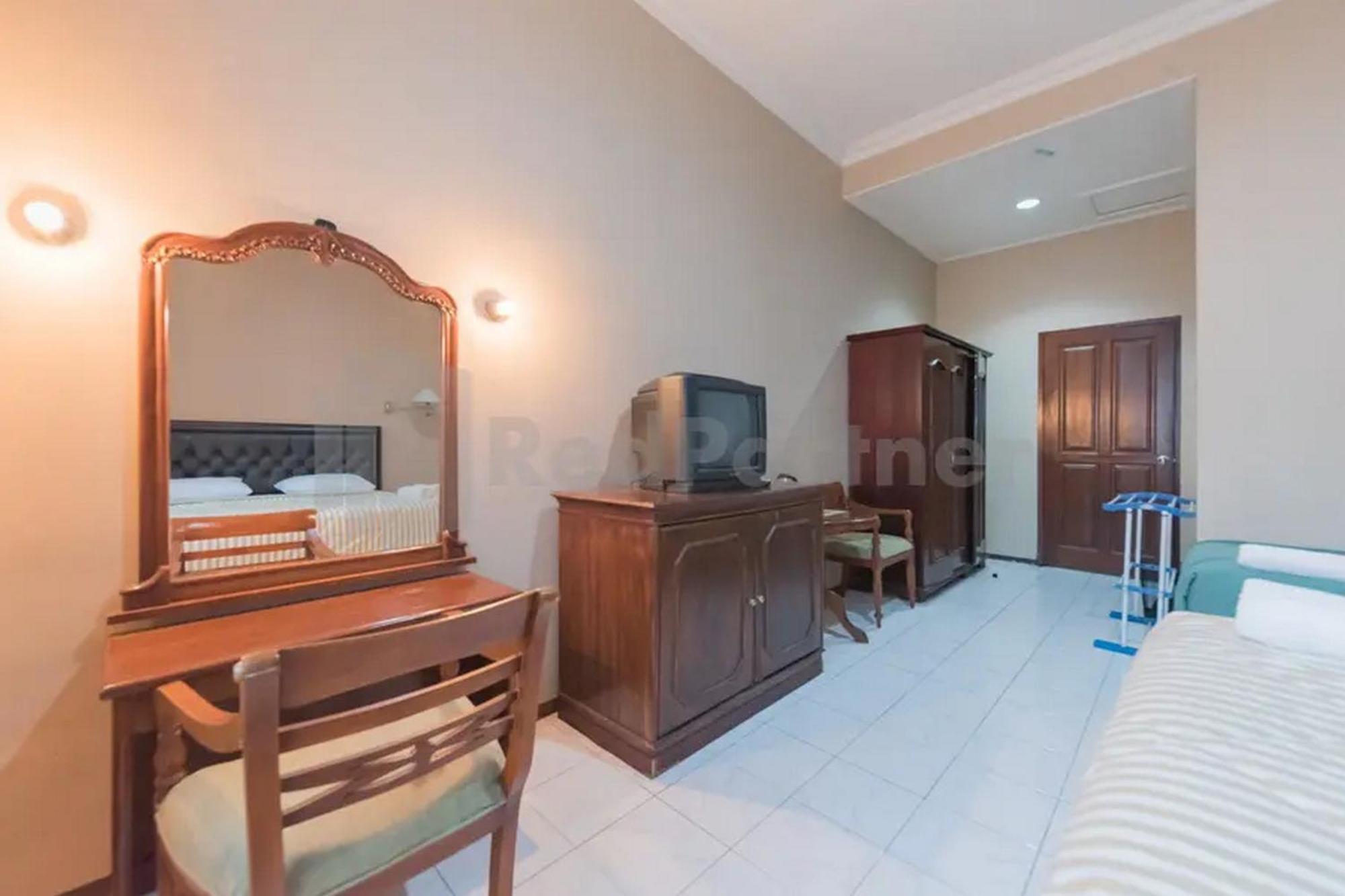 Hotel Ayong Linggarjati Kuningan Mitra Reddoorz 外观 照片