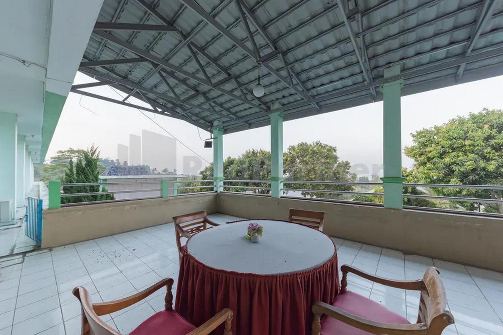 Hotel Ayong Linggarjati Kuningan Mitra Reddoorz 外观 照片