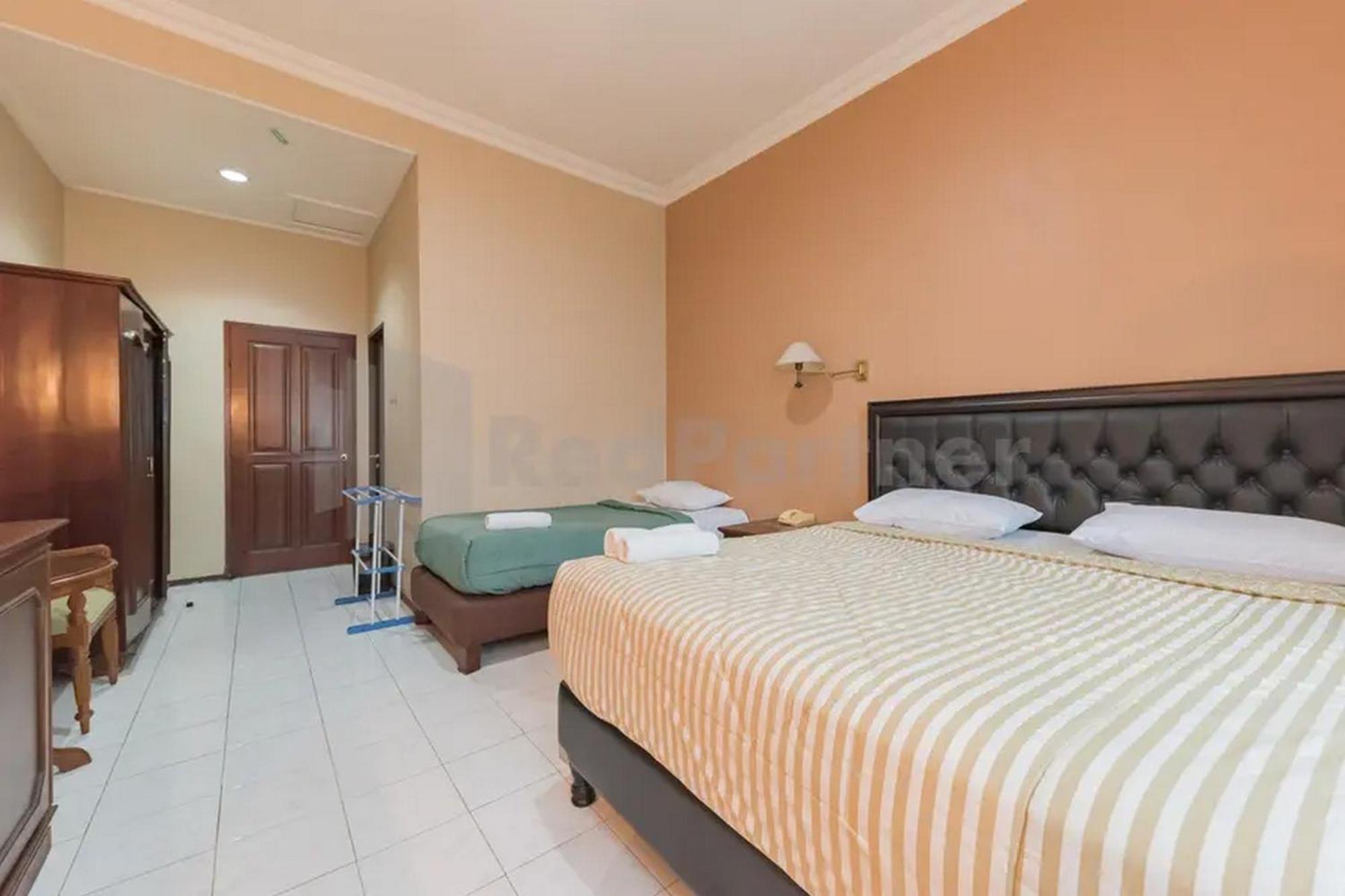 Hotel Ayong Linggarjati Kuningan Mitra Reddoorz 外观 照片